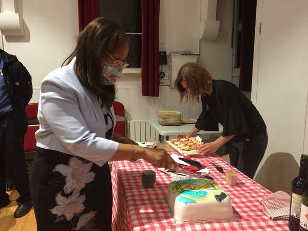 Laurene Cuts The Cake
